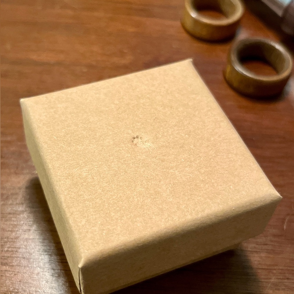 HANDMADE WOOD RING | SIZES 8+8.5| BEAR PAW IMPRINTED | ACACIA WOOD | NEW IN BOX! - Picture 10 of 12